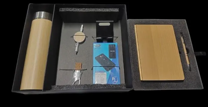 PACKAGE 25 - Tech Nomad Set